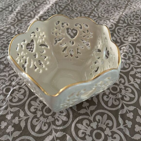 Lenox Eternal Hearts 5.5”‎ Pierced Round Bowl Scalloped Trim - 24k Gold - Picture 5 of 8